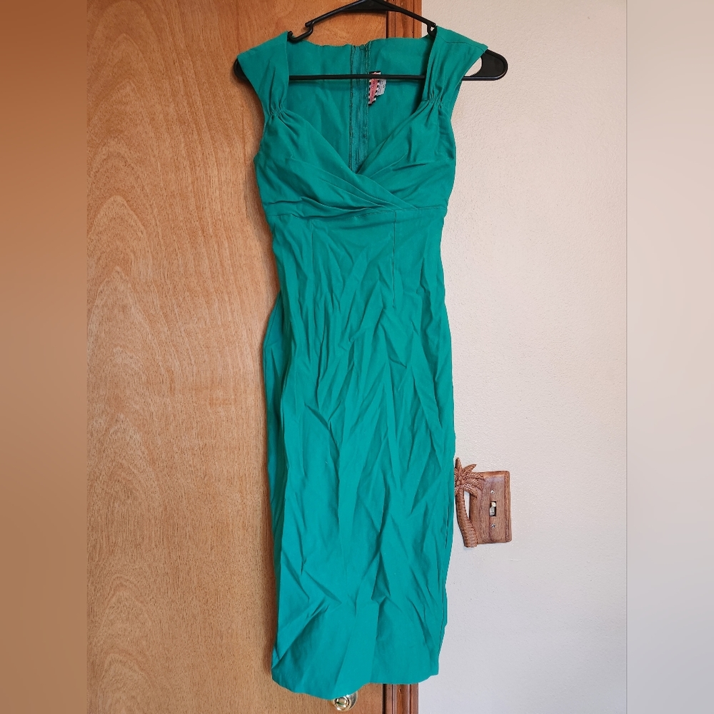 PUG Erin wiggle dress in green